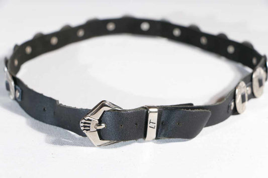Schwarzes Lederhutband mit Nieten und Conchos - Stilvolle Akzentuierung für Ihren Hut