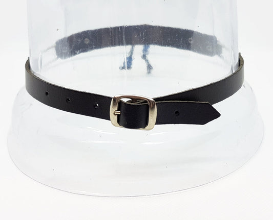 Lederhutband mit Perlen und Conchos