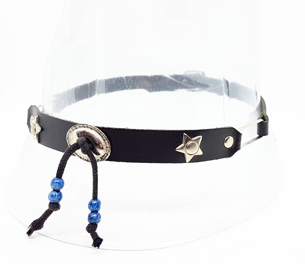 Lederhutband mit Perlen und Conchos