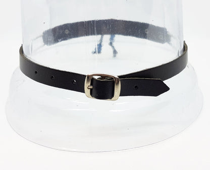 Lederhutband mit Perlen und Conchos