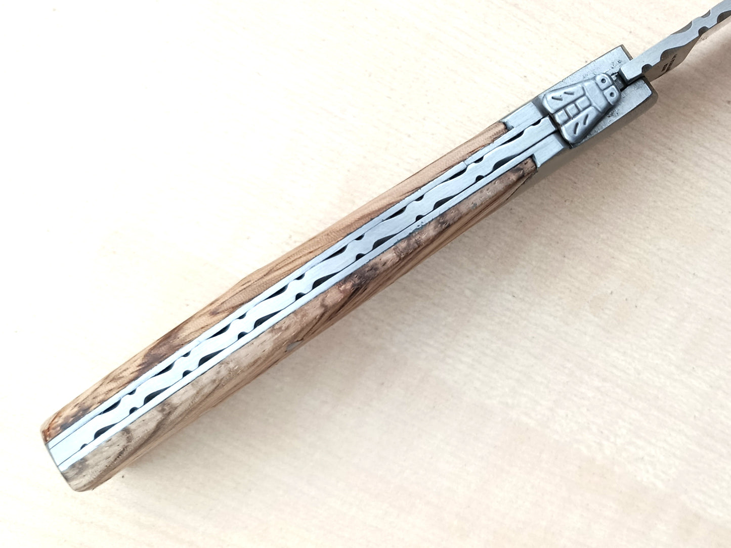 Bon Couteau Taschenmesser Zebraholz – Schlankes Laguiole-Style EDC mit verziertem Klingenrücken